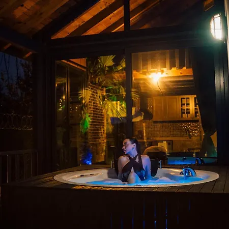 Deep Luxury سبانجا